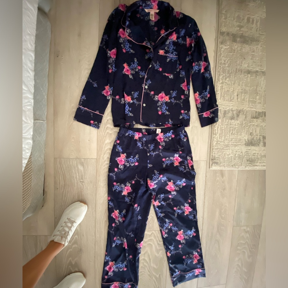 Victoria’s Secret floral silk pajamas small